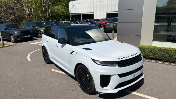 Land Rover Range Rover Sport 4.4 P635 V8 SV Ultimate Edition 5dr Auto Petrol Estate - Image 50